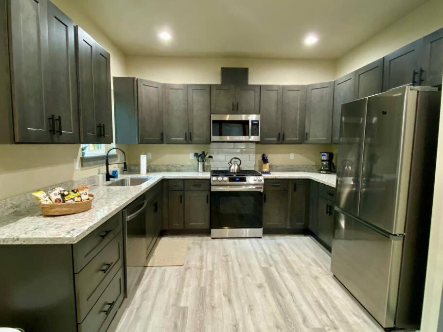 New Modern Cabin! 5Mi To Mt Rainier National Park! Hot Tub & Wifi Ashford Exterior photo