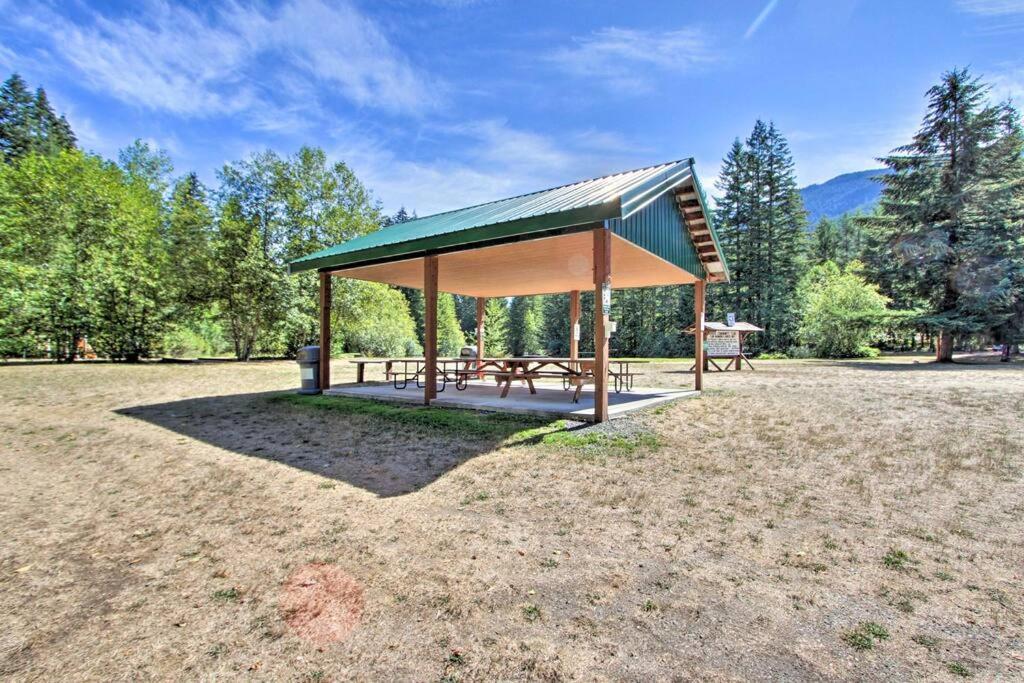 New Modern Cabin! 5Mi To Mt Rainier National Park! Hot Tub & Wifi Ashford Exterior photo