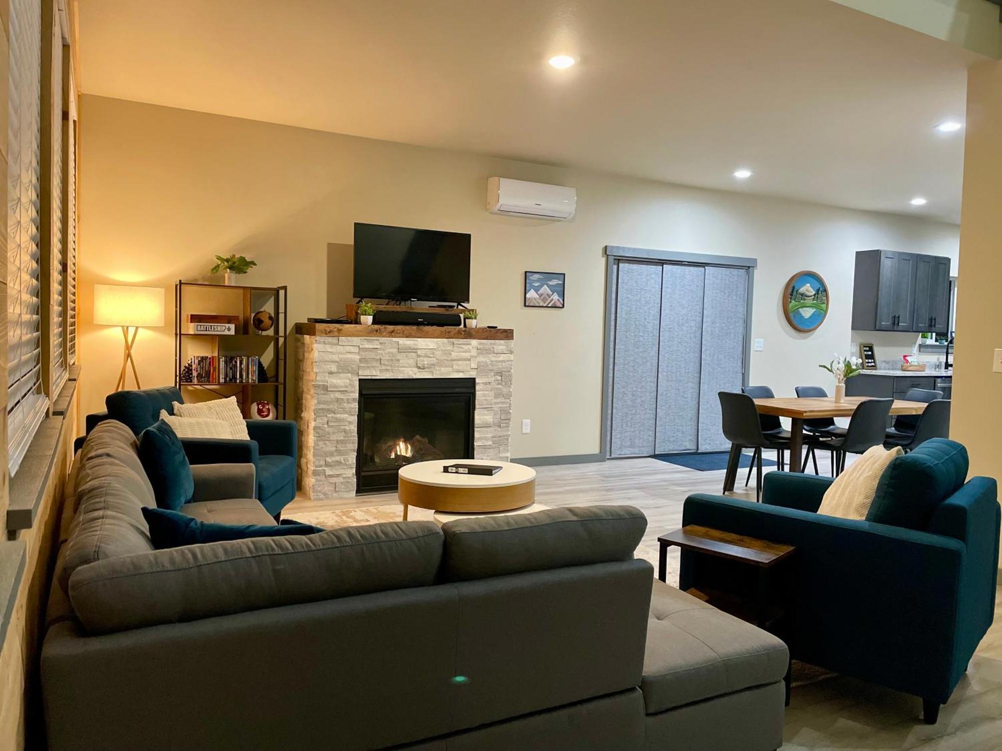 New Modern Cabin! 5Mi To Mt Rainier National Park! Hot Tub & Wifi Ashford Exterior photo